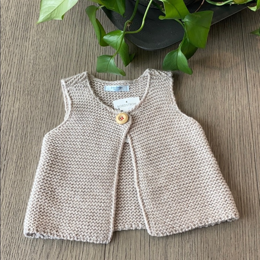 Baby Boden girls vest